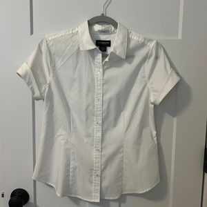 Women’s white short sleeve button up shirt